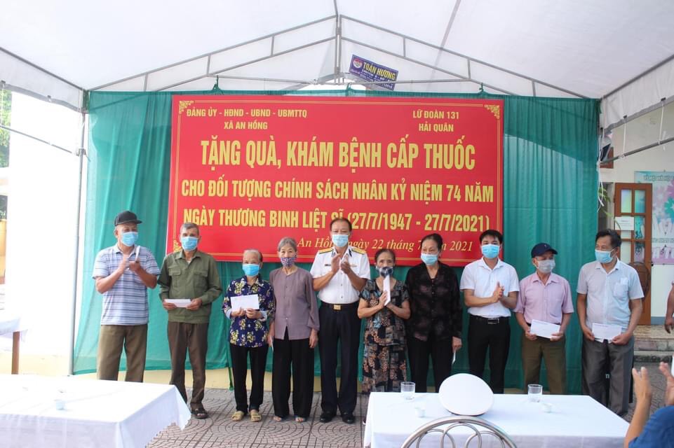 Lữ đoàn 131 khám, cấp thuốc cho đối tượng chính sách