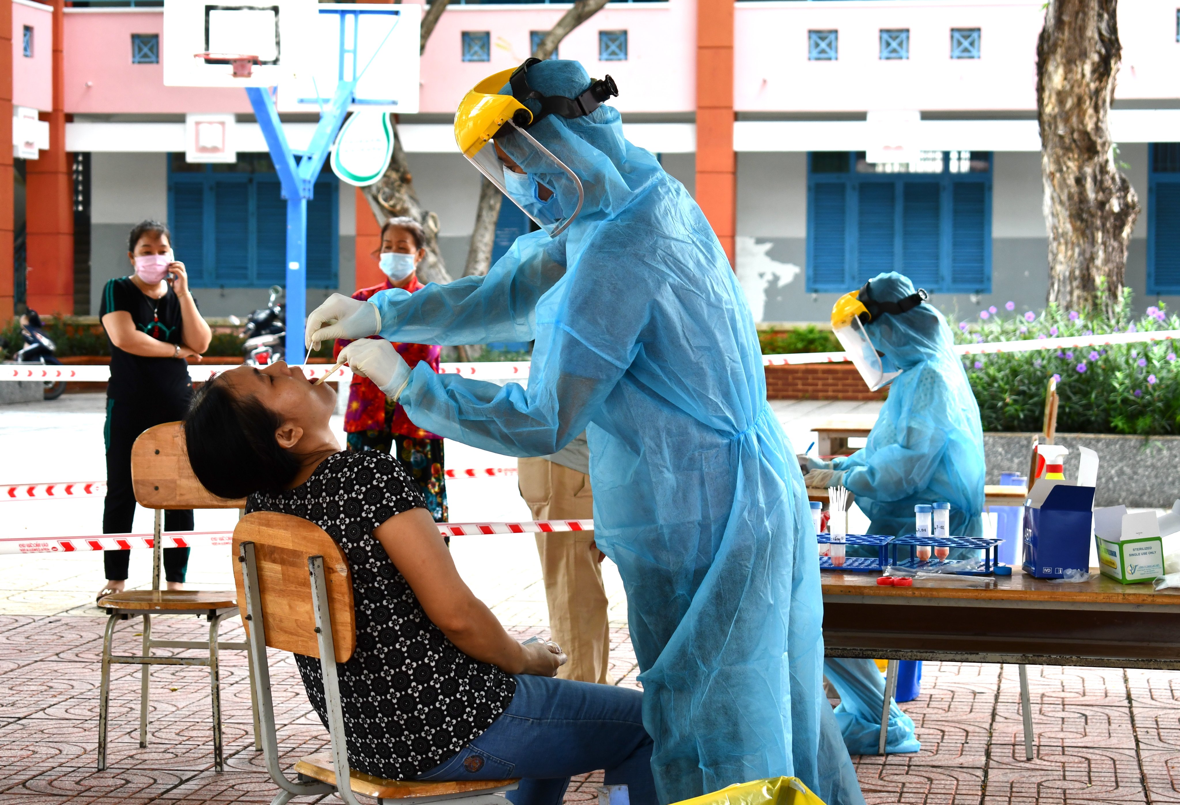 Triển khai nhiều giải pháp quyết liệt phòng, chống dịch COVID-19