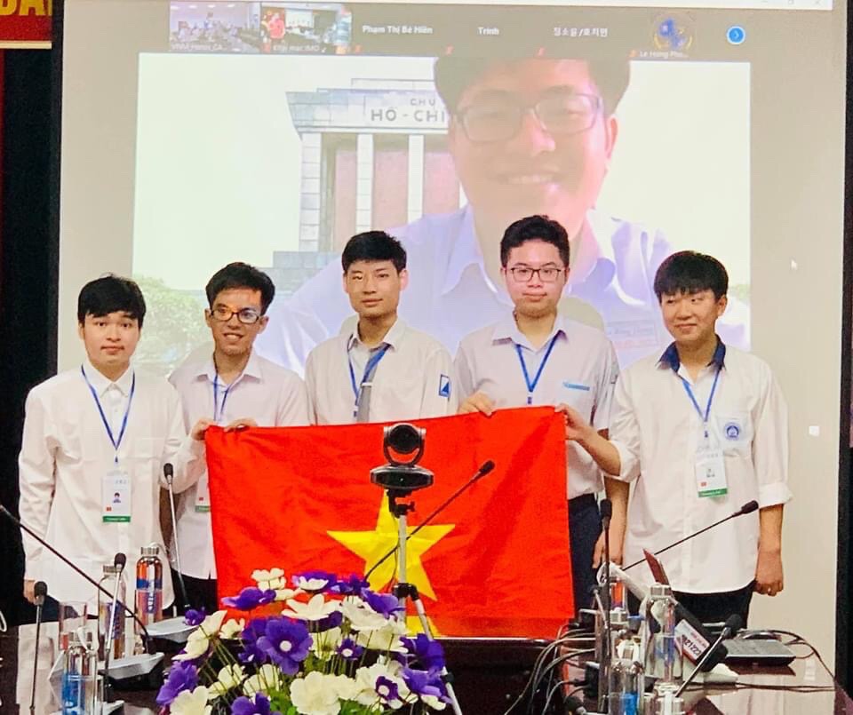 6 6 học sinh Việt Nam đều giành huy chương tại Kỳ thi Olympic Toán học quốc tế 2021