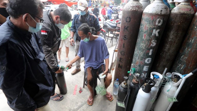 Indonesia Đảo Bali rơi vào khủng hoảng khí oxy vì dịch COVID-19