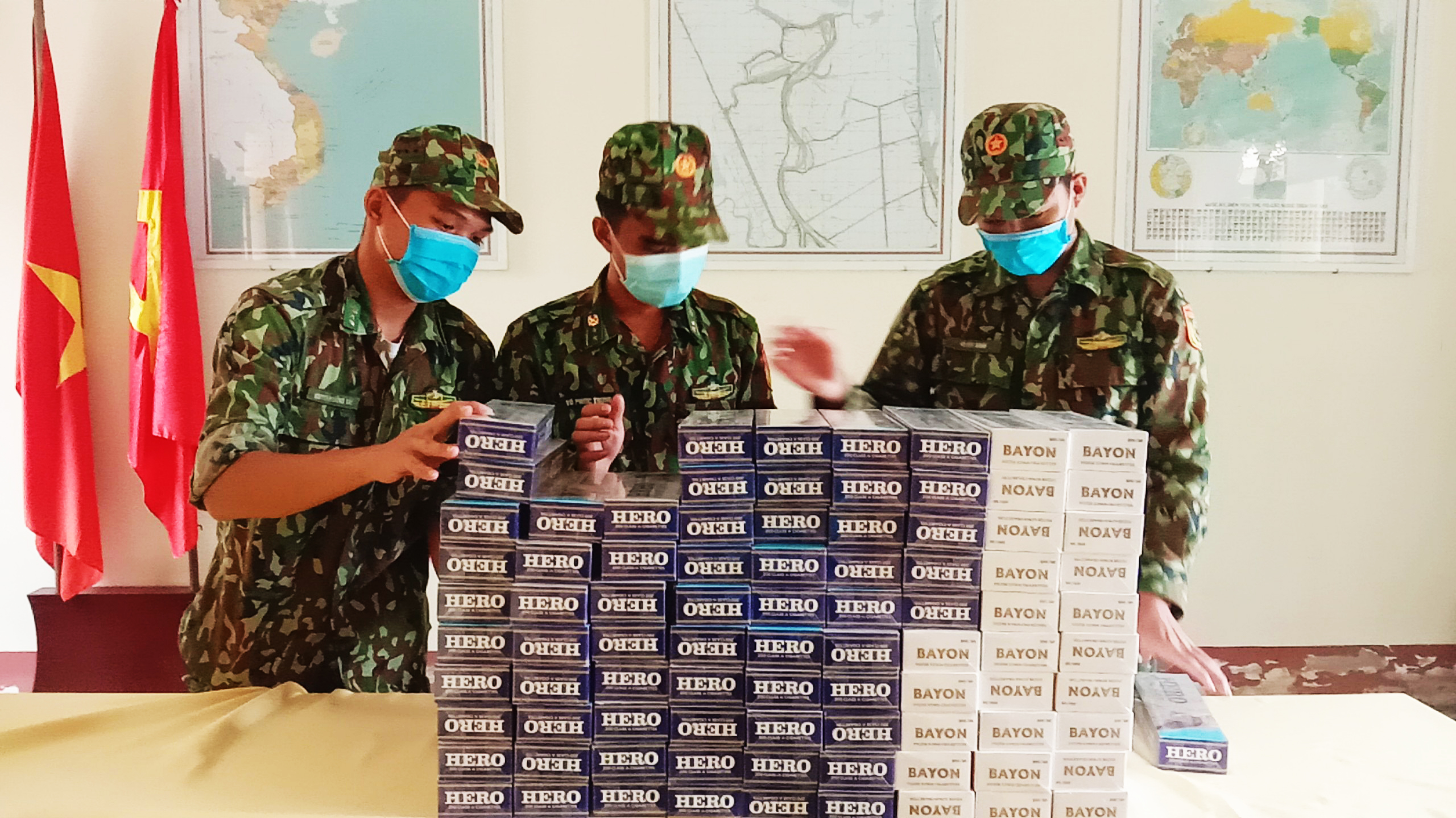 Bộ đội Biên phòng An Giang “căng mình” đấu tranh chống buôn lậu thuốc lá trong mùa dịch
