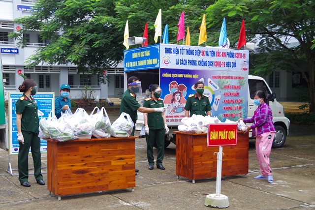 Bộ CHQS tỉnh Sóc Trăng tổ chức gian hàng “0 đồng”