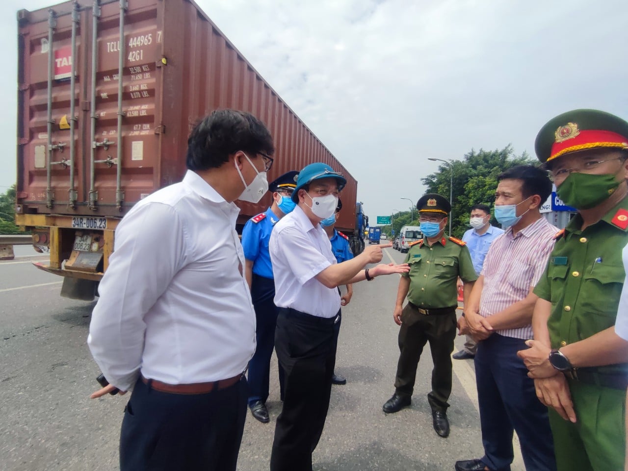 Hà Nội tạo thuận lợi cho các xe “luồng xanh” lưu thông