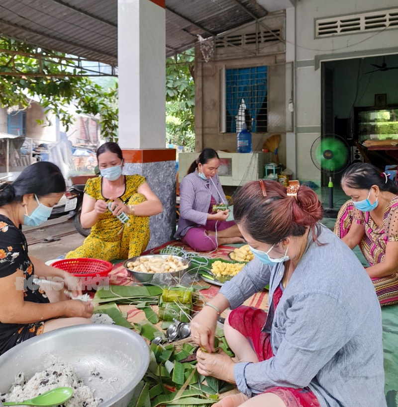 Thắm đượm nghĩa tình người dân xứ Dừa