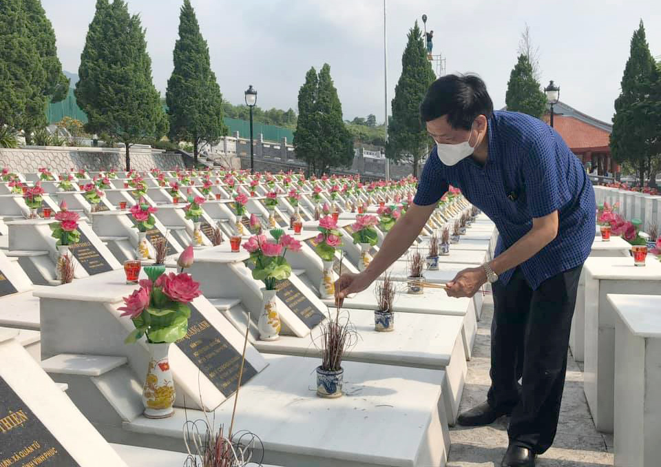 Hình ảnh tri ân ý nghĩa, thiết thực của Chương trình “Màu hoa đỏ” lần thứ 14