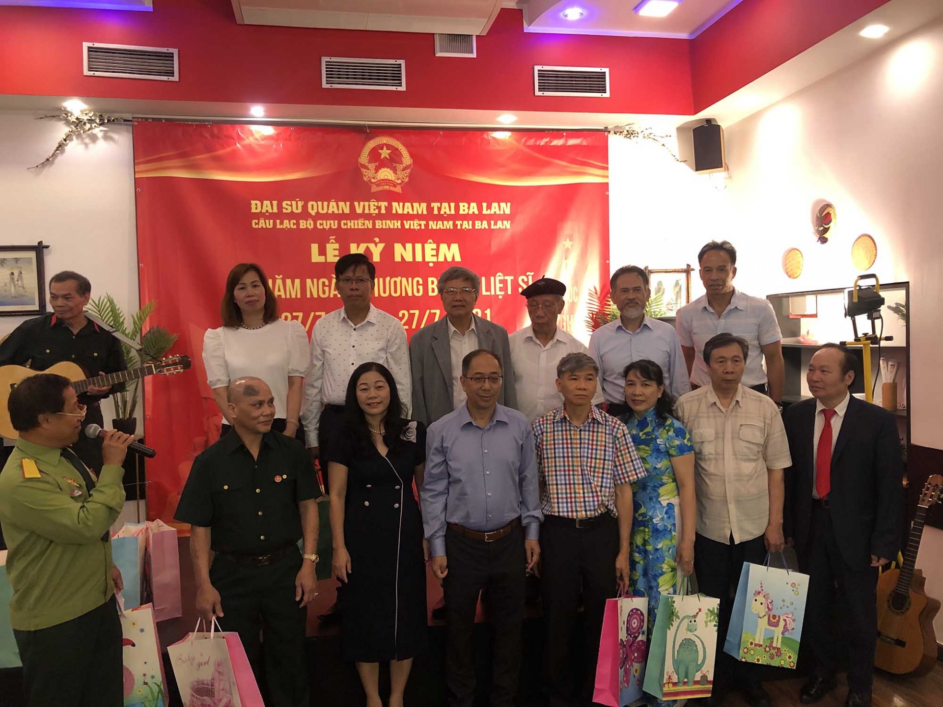 Kỷ niệm 74 năm Ngày thương binh liệt sỹ tại Ba Lan