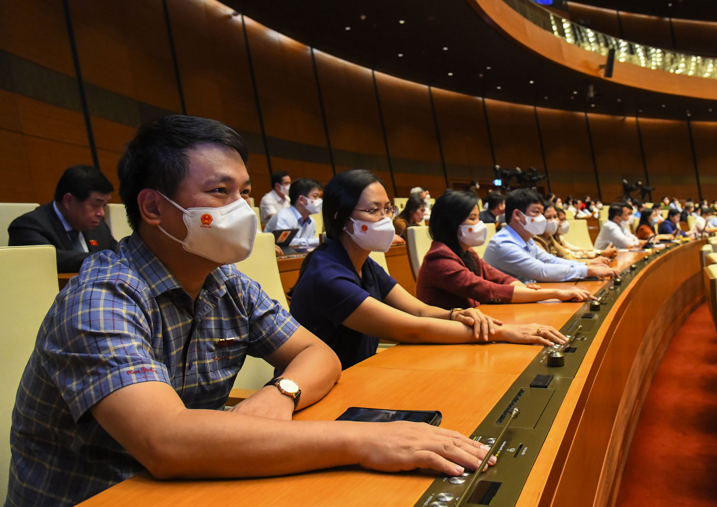 Quốc hội thông qua Nghị quyết về Kế hoạch phát triển kinh tế - xã hội 5 năm
