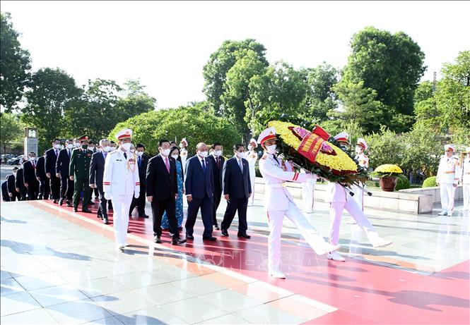 Lãnh đạo Đảng, Nhà nước tưởng niệm các Anh hùng liệt sĩ