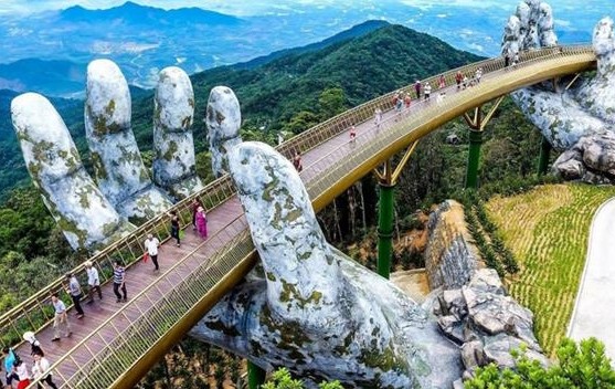Ngành du lịch nỗ lực tái khởi động và phục hồi