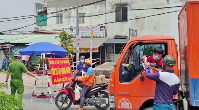 TP Hồ Chí Minh tạo điều kiện thuận lợi cho phương tiện lưu thông hàng hóa thiết yếu