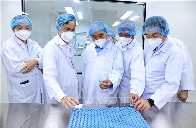 Chủ tịch nước thăm doanh nghiệp sản xuất vaccine Nanocovax