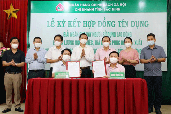 Lương hỗ trợ ngừng việc, phục hồi sản xuất đã đến tay 30 000 lượt lao động