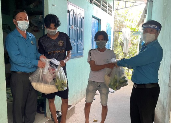 Hỗ trợ công nhân lao động ở các khu chế xuất, khu công nghiệp TP Hồ Chí Minh
