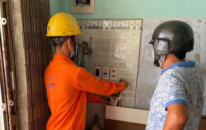 Tiêu thụ điện hộ gia đình tăng do nắng nóng và dịch bệnh