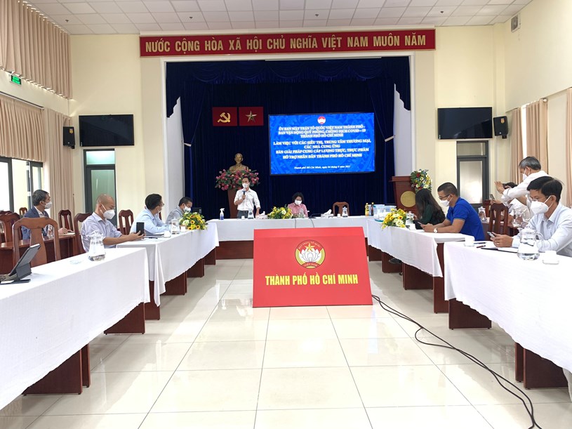 TP Hồ Chí Minh trao hơn 250 000 phần quà thiết yếu tới người dân