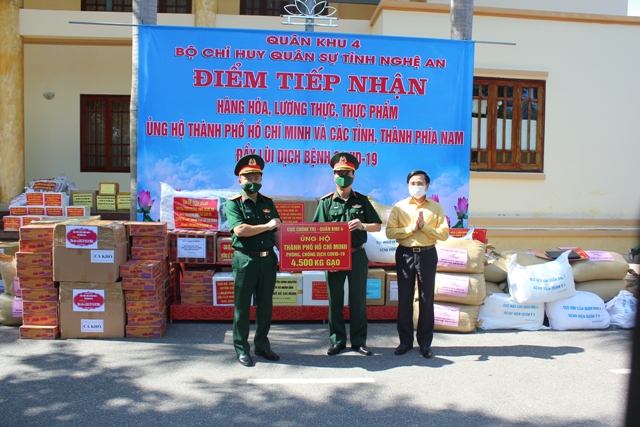 Quân khu 4 ủng hộ trên 3,7 tỷ đồng giúp TP Hồ Chí Minh chống dịch