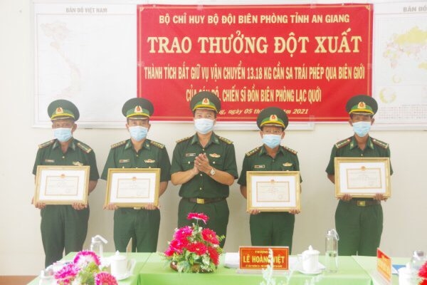 BĐBP An Giang Trao thưởng đột xuất cho lực lượng tham gia đấu tranh Chuyên án AG421