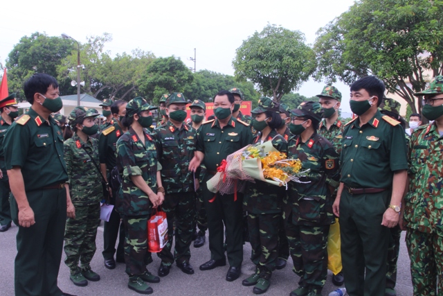 Quân khu 3 cử y, bác sĩ hỗ trợ Bình Dương chống dịch