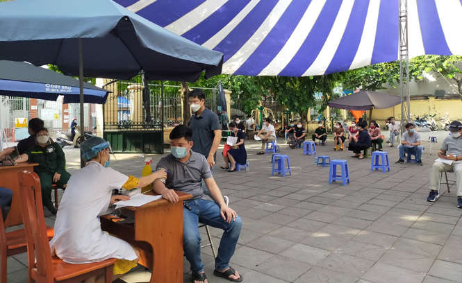 Người dân mong muốn sớm được tiêm vắc xin COVID-19