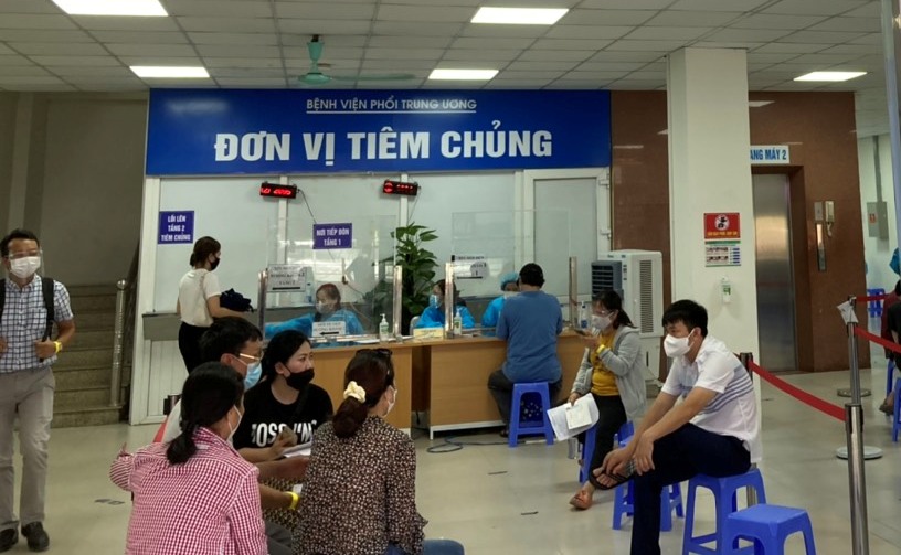 Bệnh viện Phổi Trung ương Đẩy nhanh tiến độ tiêm chủng vắc xin COVID-19