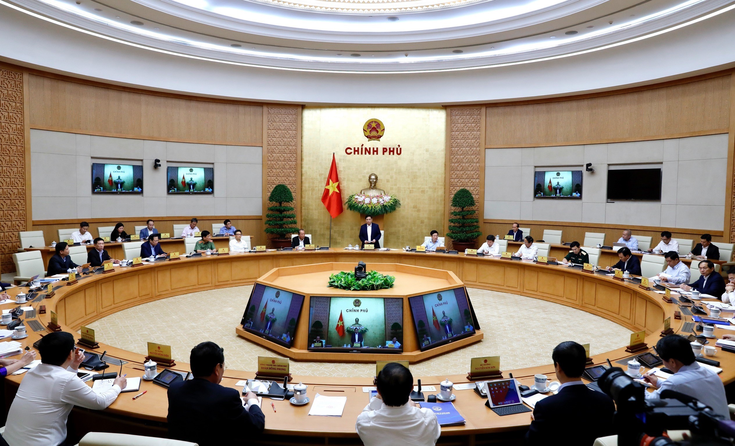 Phân công nhiệm vụ chỉ đạo, điều hành công tác phòng, chống dịch