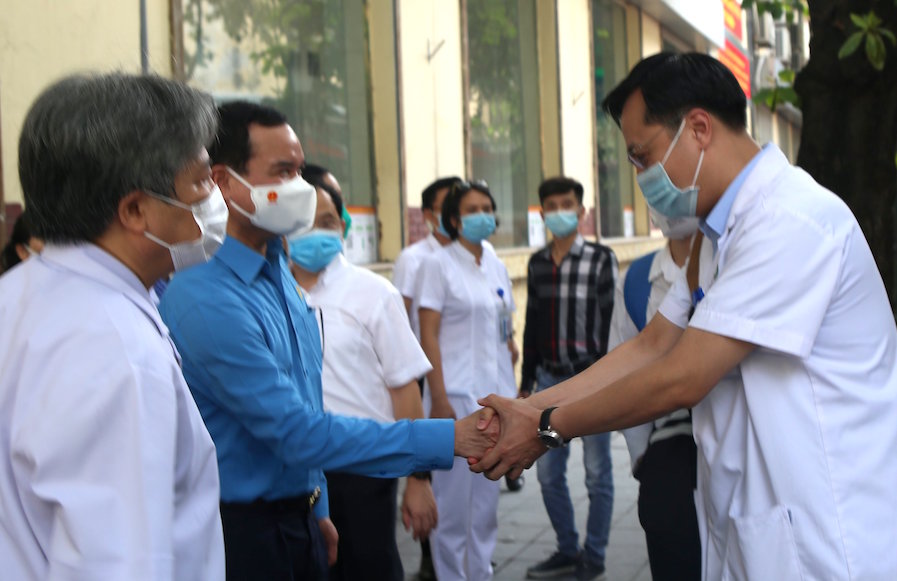 Hỗ trợ tiền ăn tăng cường dinh dưỡng cho lực lượng y tế đang chống dịch