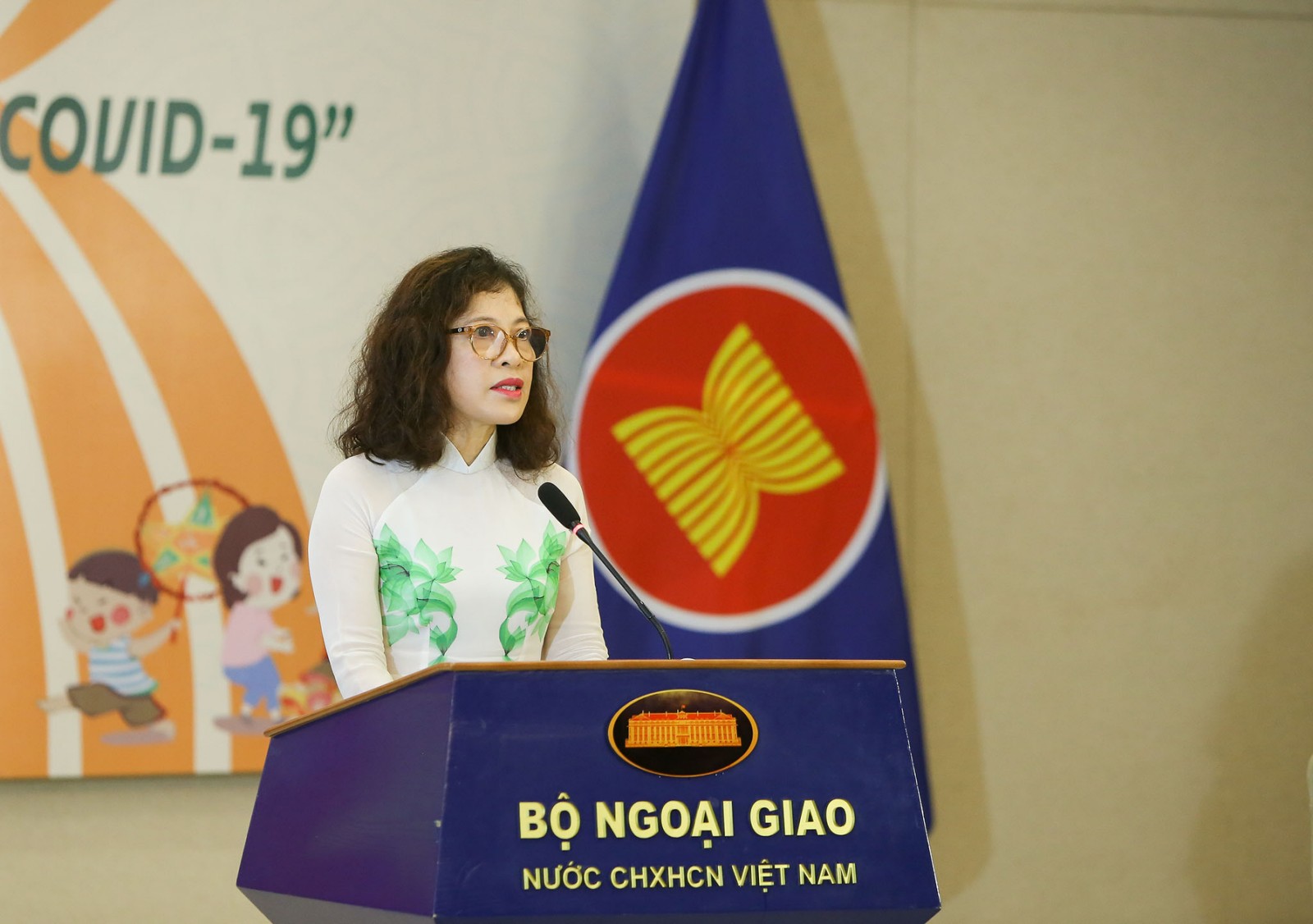 “ASEAN đoàn kết chung tay đẩy lùi COVID-19”