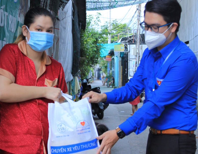 1 000 phần quà gửi tới các hộ gia đình tại Bình Dương