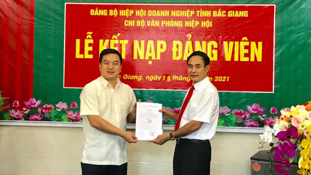 Bắc Giang đã kết nạp được 26 chủ doanh nghiệp tư nhân vào Đảng