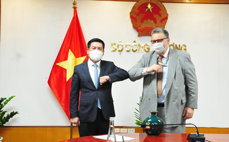 Thúc đẩy quan hệ hợp tác với Cộng hòa Phần Lan