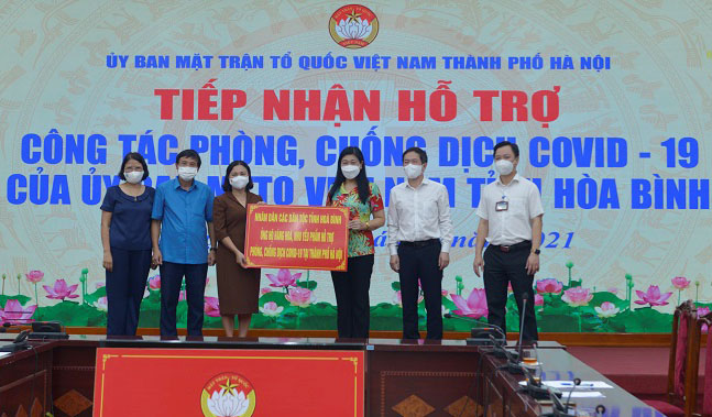 Hòa Bình ủng hộ Hà Nội trên 70 tấn hàng hóa phòng, chống dịch