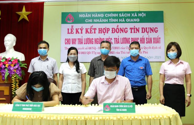 Hà Giang Ký kết hợp đồng tín dụng cho vay trả lương ngừng việc theo Nghị quyết số 68 của Chính phủ