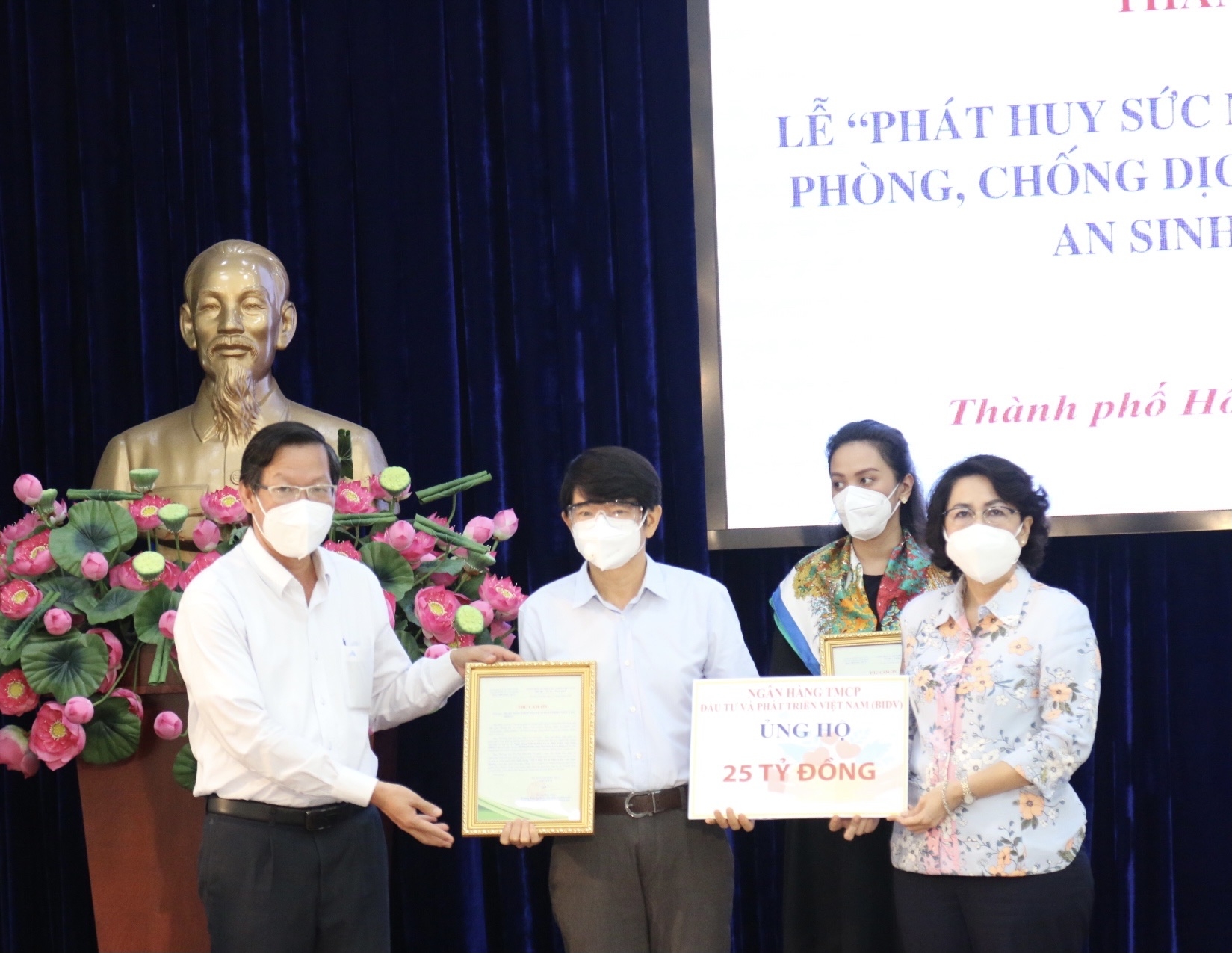 BIDV tiếp tục ủng hộ TP Hồ Chí Minh 25 tỷ đồng để phòng, chống dịch COVID-19