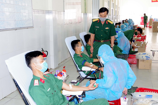 Trường Quân sự Quân khu 9 hiến 2 061 đơn vị máu