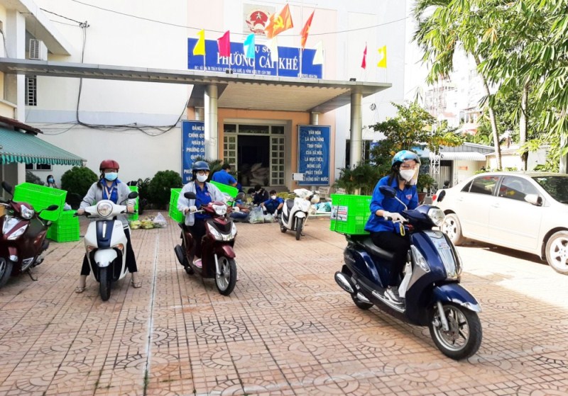 Vượt khó để đến với người dân vùng dịch phía Nam