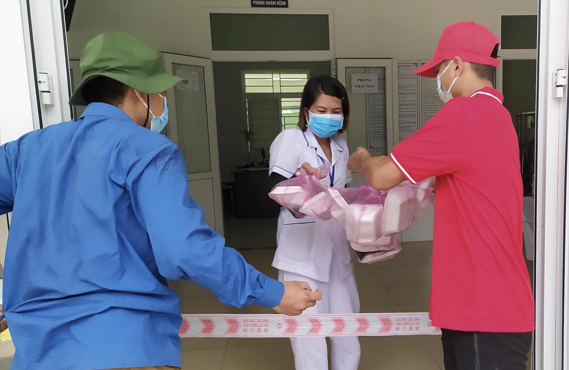“Bếp cơm 0 đồng Chữ thập đỏ Đà Nẵng” chia sẻ yêu thương giữa tâm dịch