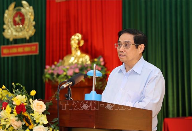 Thủ tướng thăm và làm việc với Viện Khoa học Hình sự, Bộ Công an