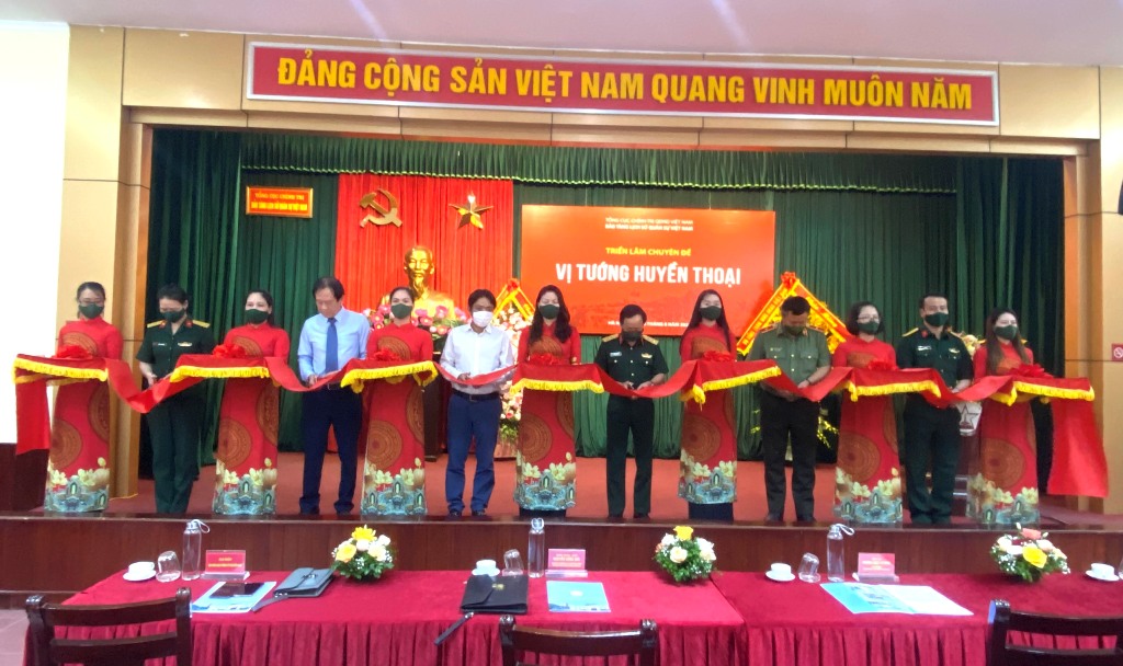 Khai mạc Triển lãm “Vị tướng huyền thoại”