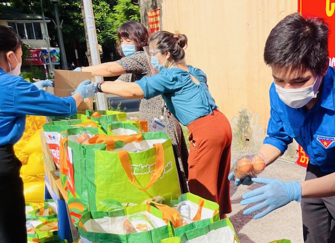 1 200 “Túi an sinh” được trao cho các hộ gia đình có hoàn cảnh khó khăn tại Hà Nội