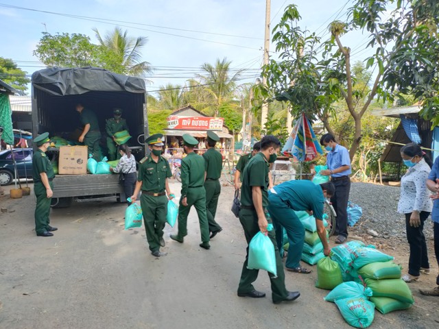 An Giang hỗ trợ gần 200 triệu cho gia đình chính sách, hộ nghèo khu vực biên giới