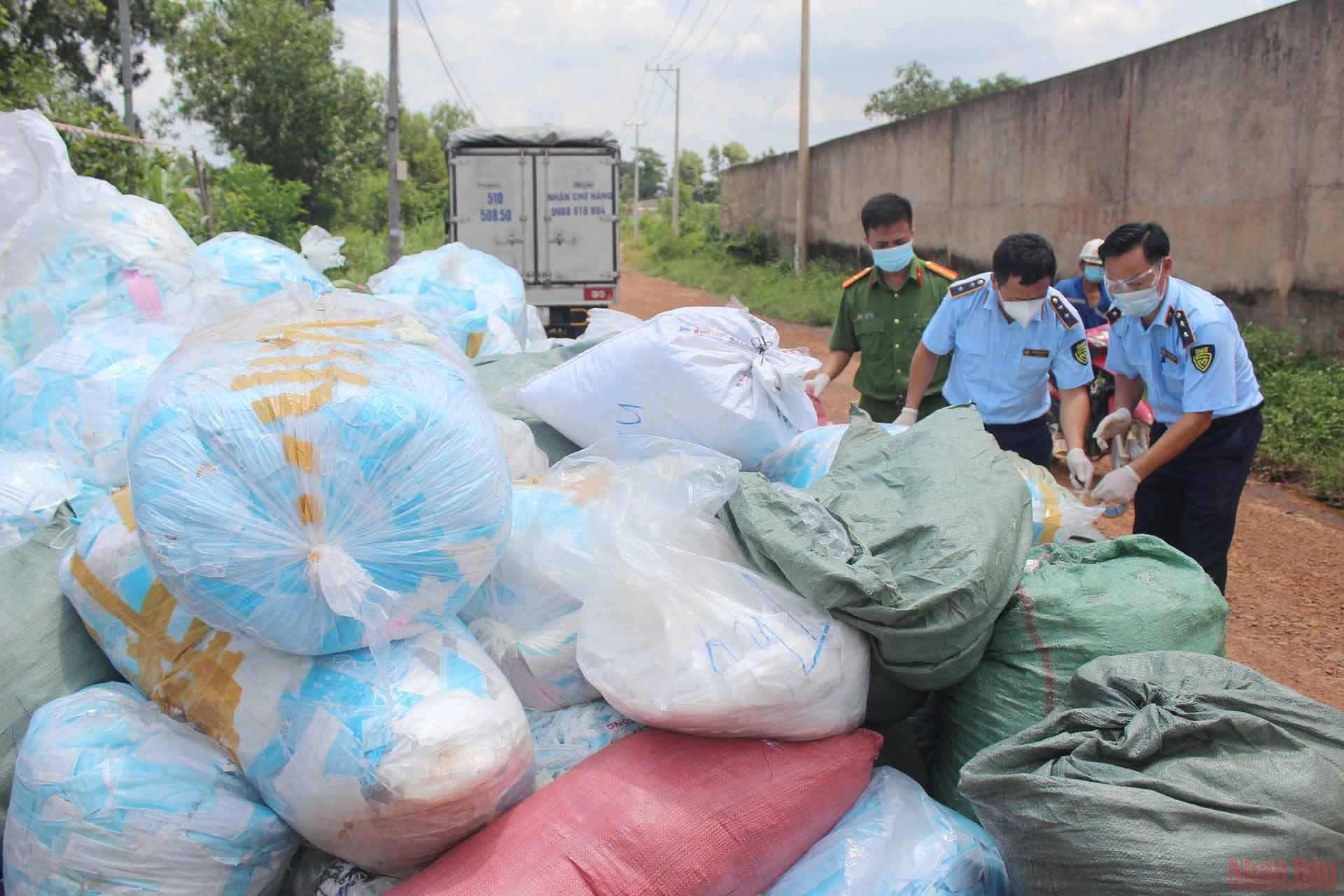 Đồng Nai Phát hiện trên 1 tấn khẩu trang lỗi được tái chế