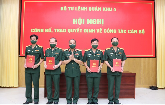 Quân khu 4 trao quyết định bổ nhiệm cán bộ