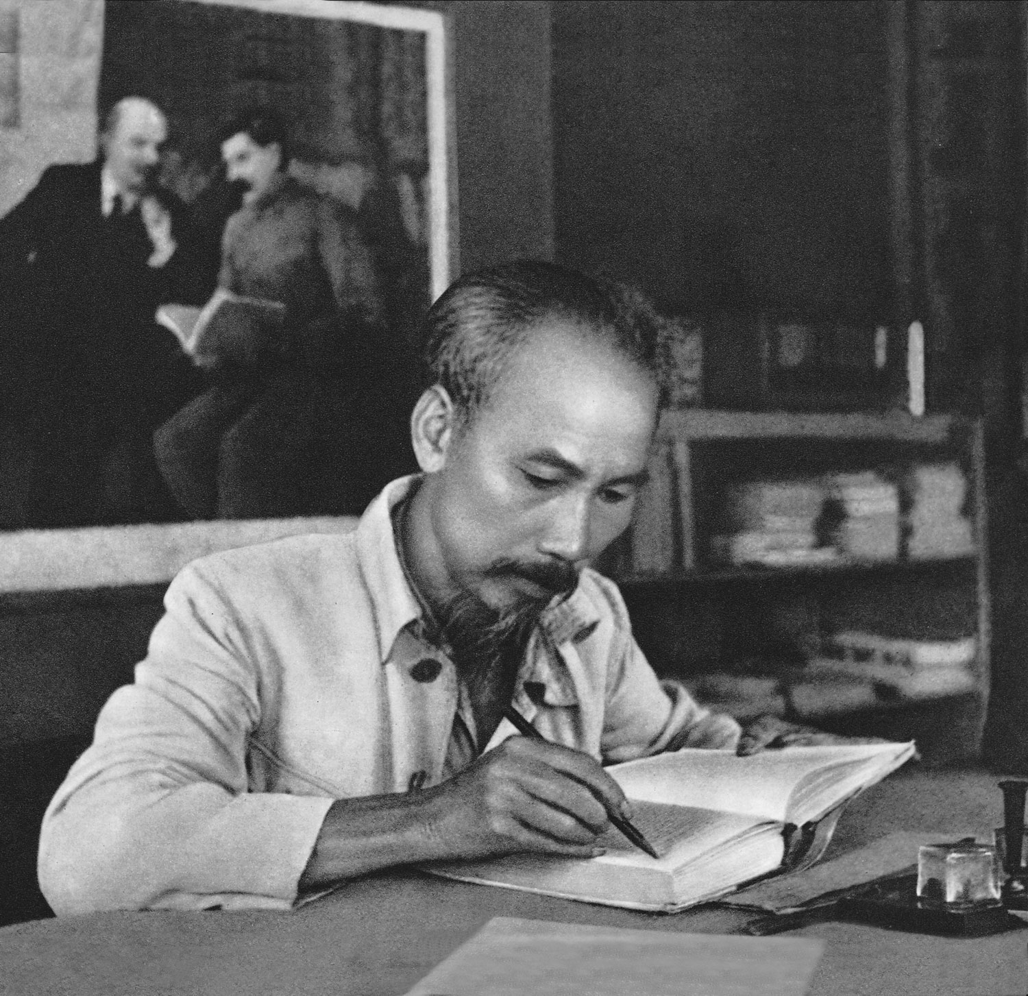 Vận dụng sáng tạo tư tưởng Hồ Chí Minh về bảo vệ chính trị nội bộ