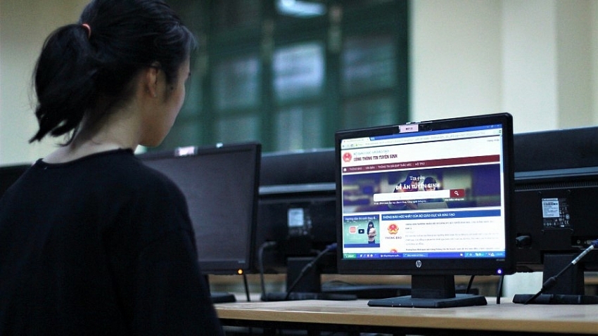Thí sinh tập dượt điều chỉnh nguyện vọng đăng ký xét tuyển trực tuyến