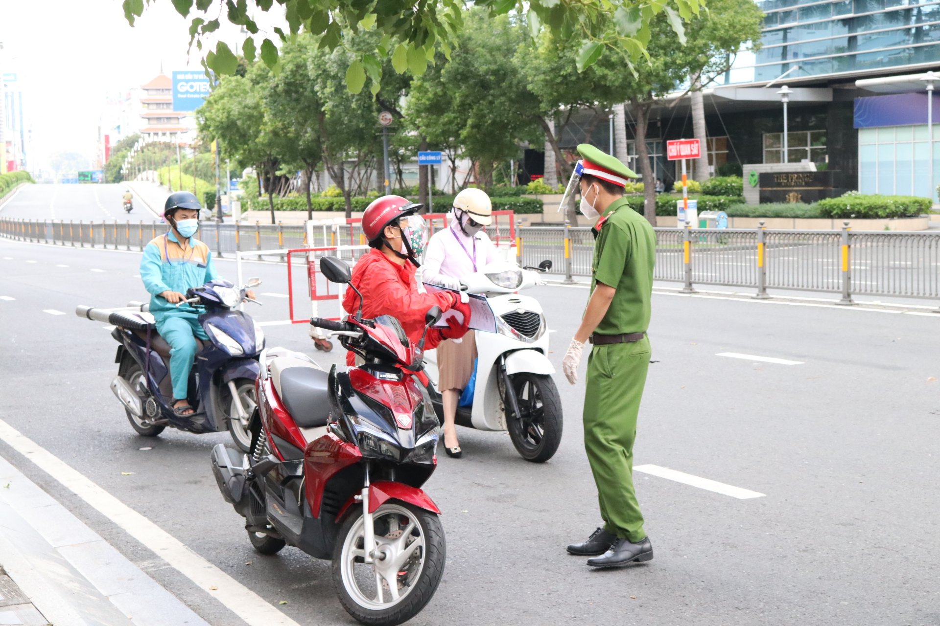 TP Hồ Chí Minh Bổ sung đối tượng được phép lưu thông không yêu cầu giấy đi đường