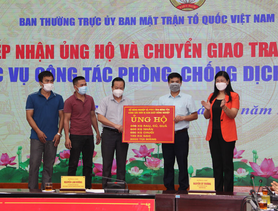 Mặt trận Tổ quốc Việt Nam TP Hà Nội chuyển giao 50 máy thở cho Đại học Y Hà Nội