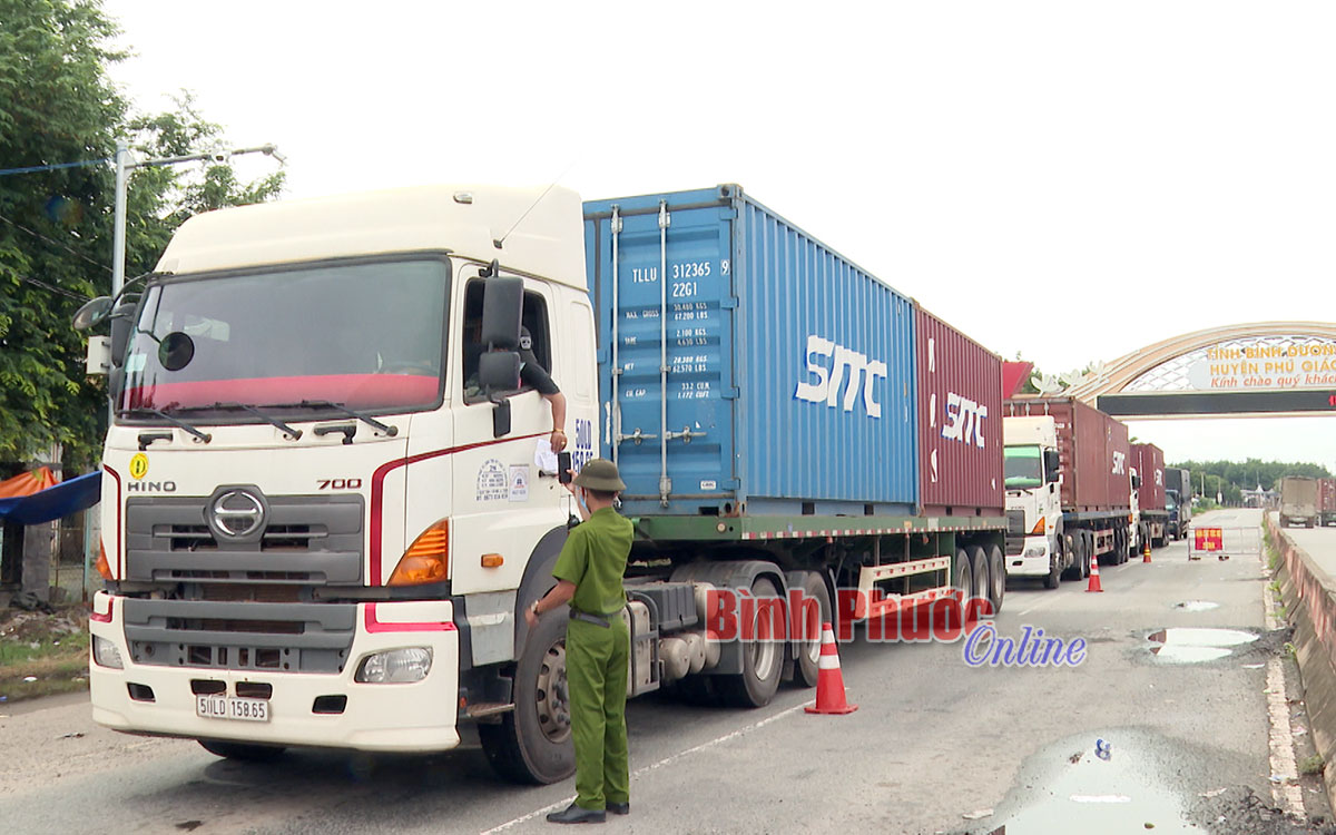 Siết chặt hơn nữa người và phương tiện vào Bình Phước