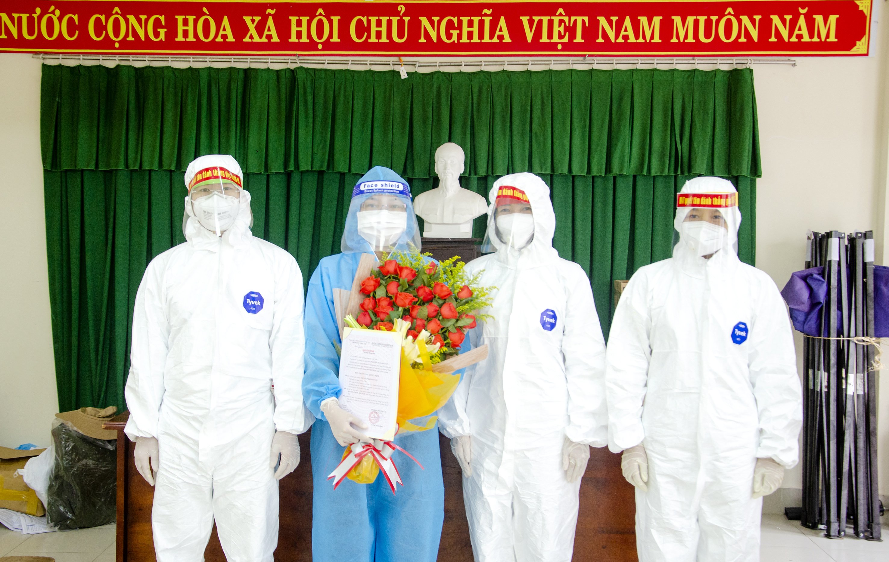 Kết nạp Đảng cho quần chúng tham gia công tác phòng, chống dịch bệnh COVID-19