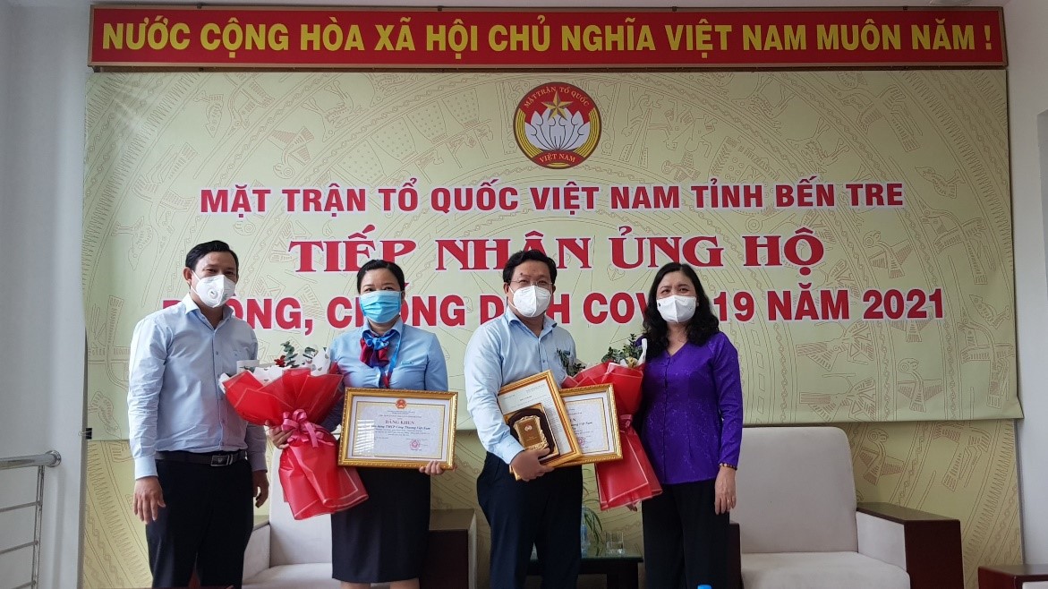 VietinBank hỗ trợ 27 tỷ đồng cho 5 tỉnh phía Nam phòng, chống dịch COVID-19