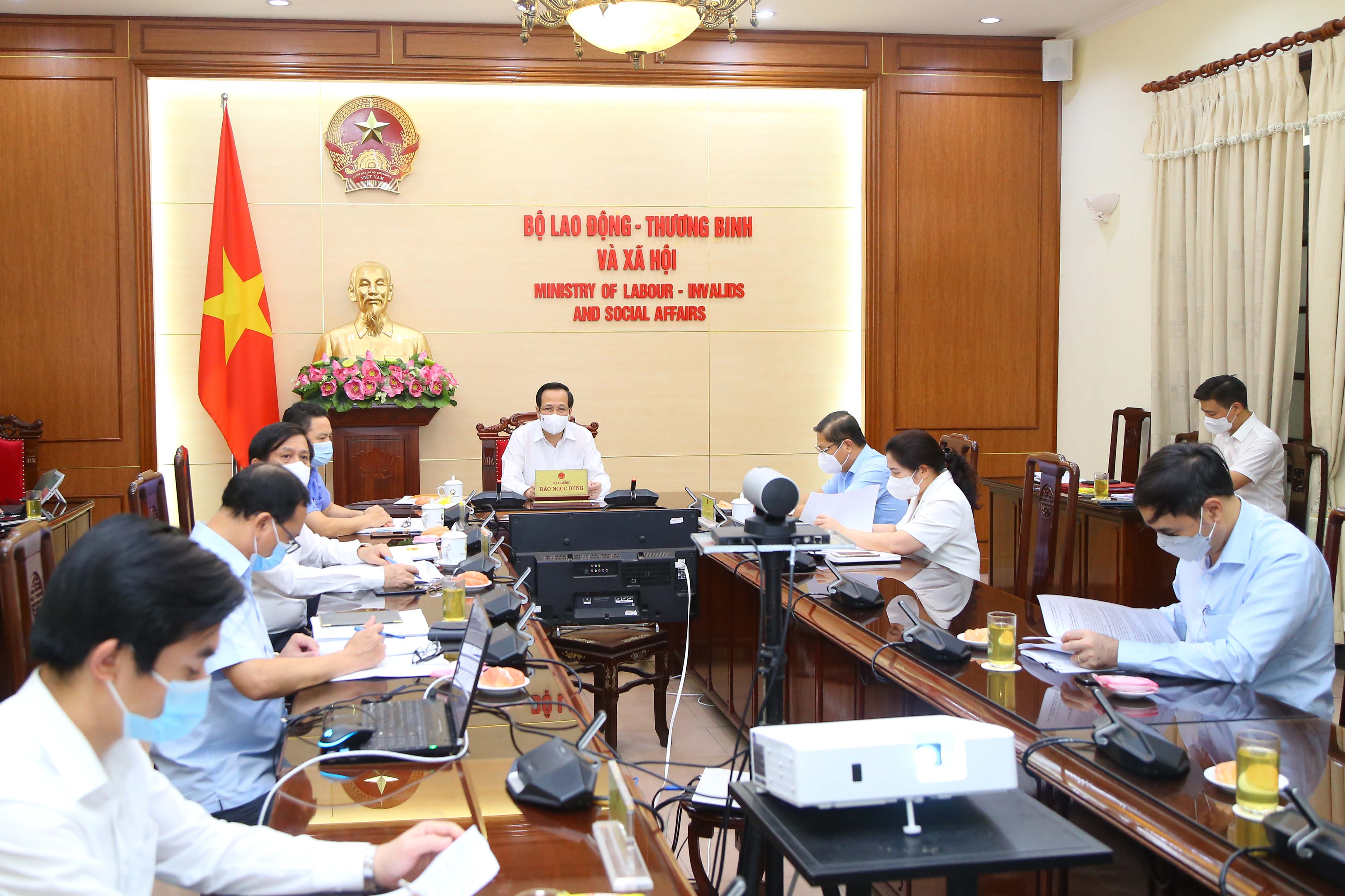 Rà soát tiến độ triển khai 12 nhóm chính sách hỗ trợ lao động và doanh nghiệp bị ảnh hưởng dịch COVID-19